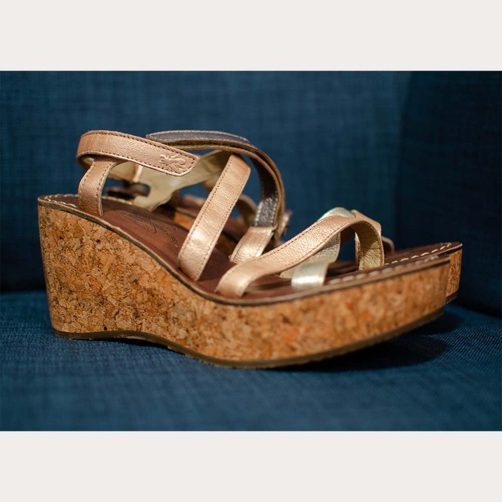 NWOT Fly London Rose Gold Wedges